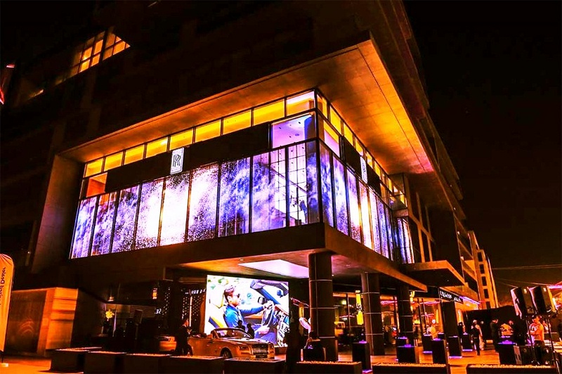 LED透明屏系統在商場中庭的應用
